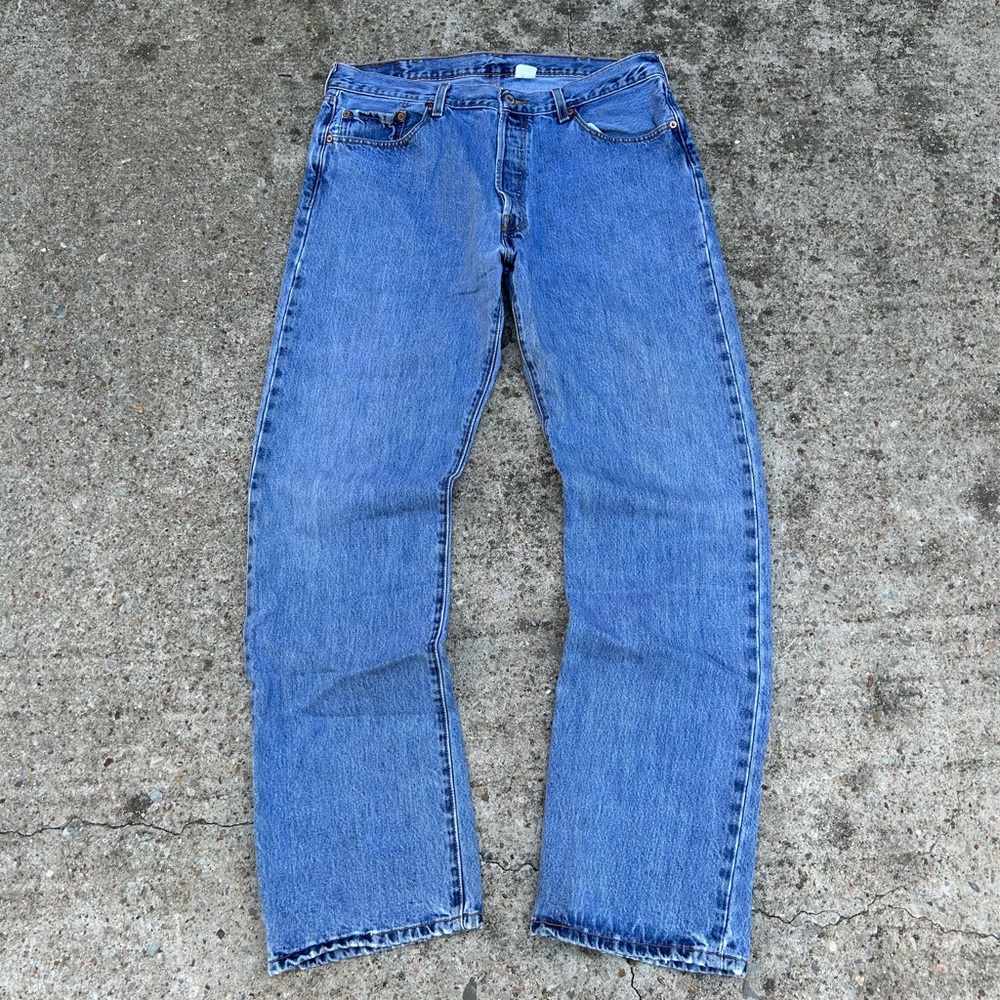 Vintage 90s Y2K Levi 501 Jeans Blue Straight Leg 35x33 Light wash
